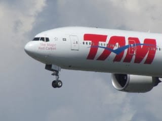 TAM vai cobrar taxa a partir de R$ 100 para remarcar passagens emitidas pelo programa de fidelidade