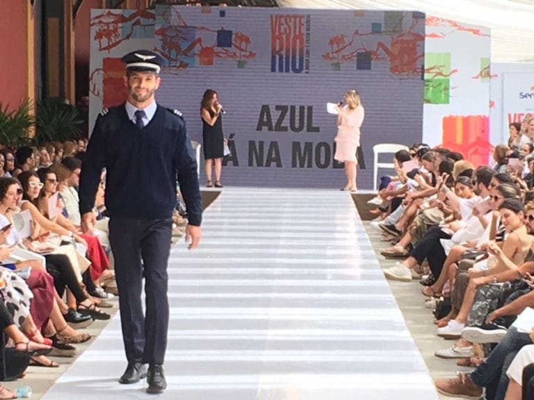 Azul apresenta na passarela do Veste Rio 2018 o seu novo uniforme