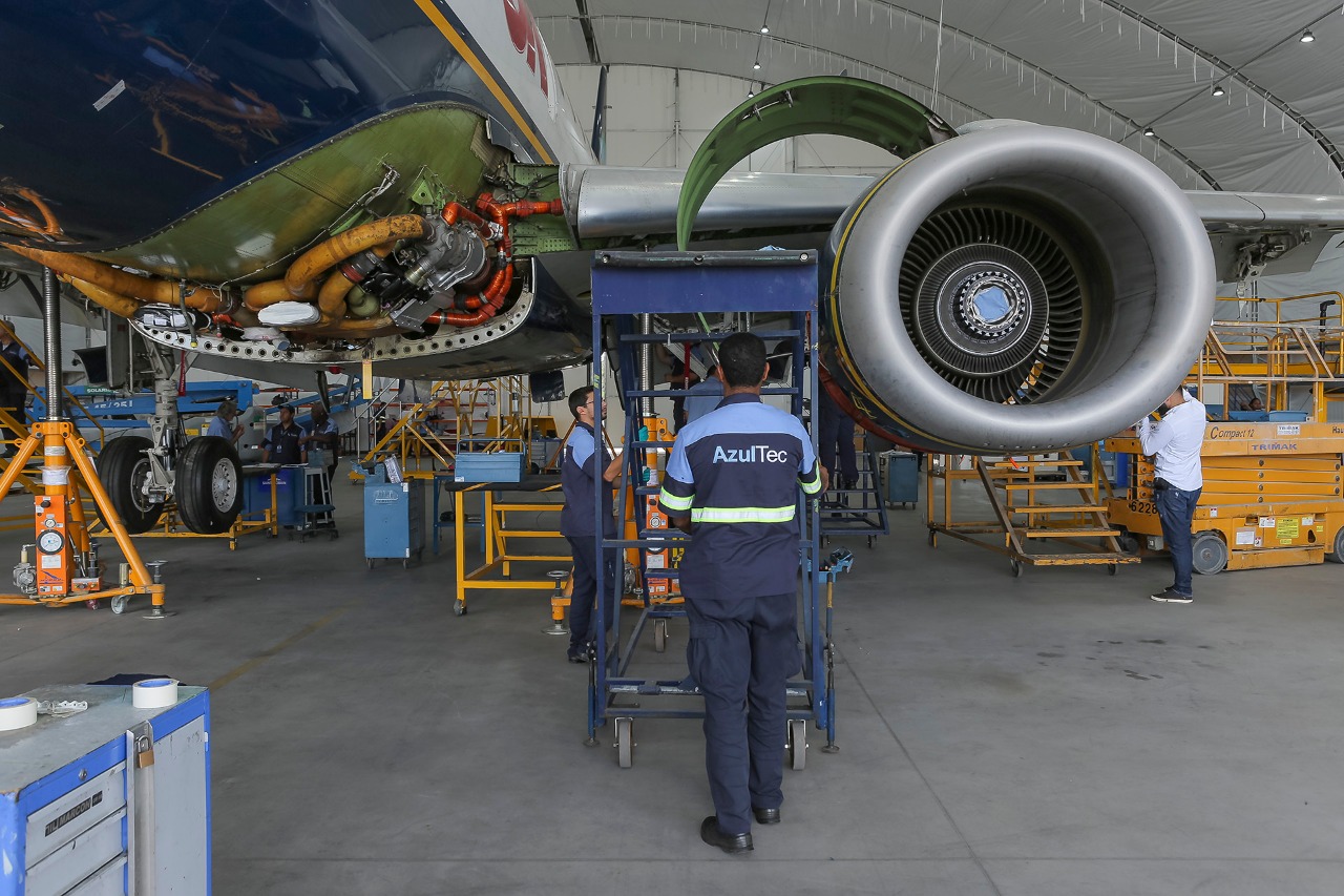 Saiba como funciona o sistema de manutenção de aeronaves da Azul na Pampulha