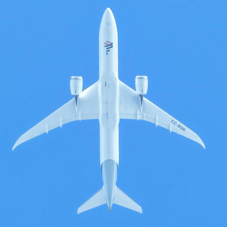 Saiba como viajar de avião pagando pela ida e volta apenas R$ 206