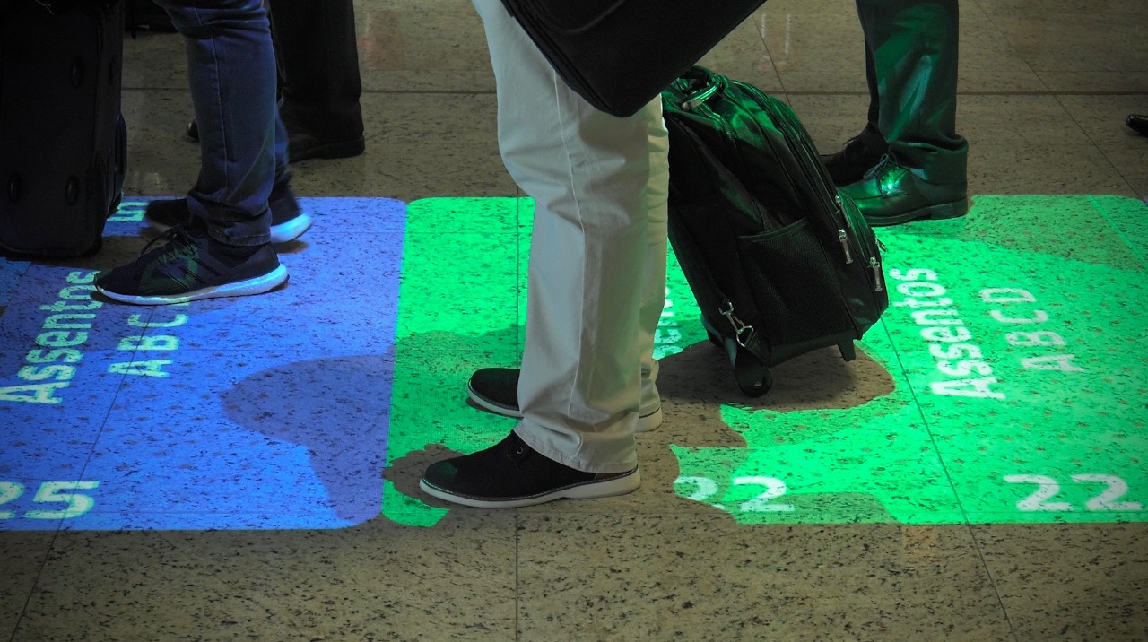Cinco aeroportos do Brasil terão ainda este mês tecnologia da Azul que evita aglomerações no embarque