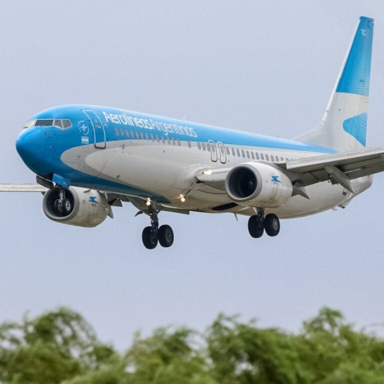 ANAC suspende sanções contra a Aerolíneas Argentinas