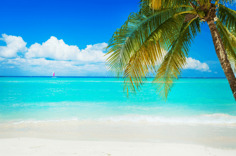 Aproveite as promoções para os destinos com praias: passagens aéreas por apenas R$ 382 para Salvador