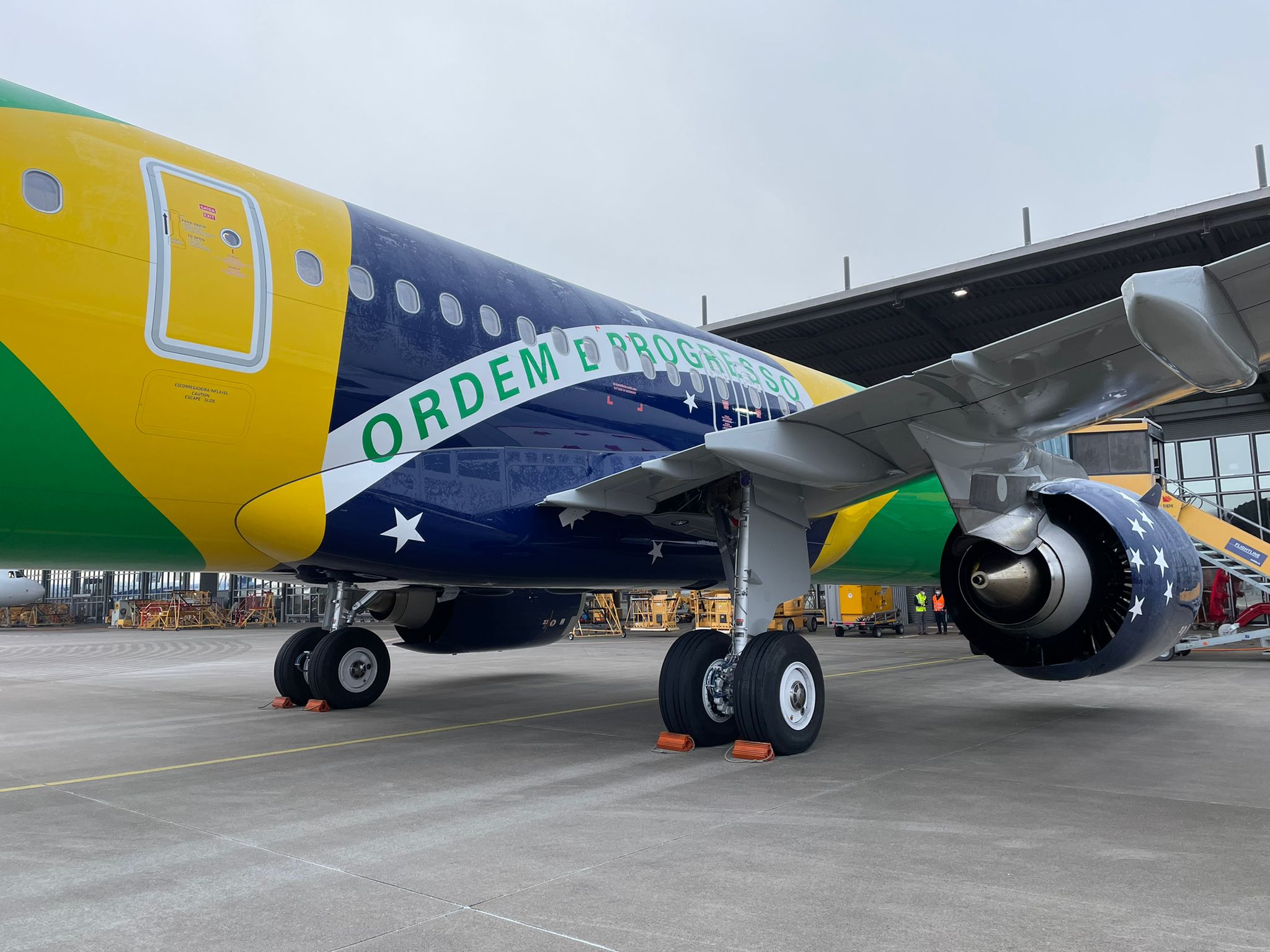 Confira as fotos das aeronaves da Azul com as cores da bandeira do Brasil