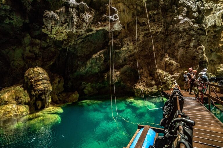 Abismo Anhumas é uma das maravilhas construídas pela natureza em Bonito (MS)