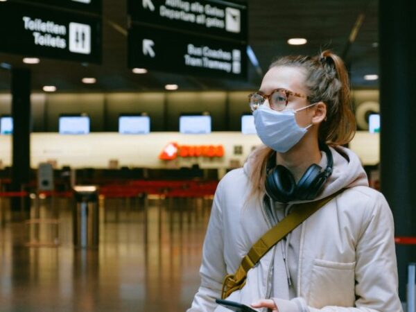 Anvisa suspende obrigatoriedade do uso de máscaras em aeroportos