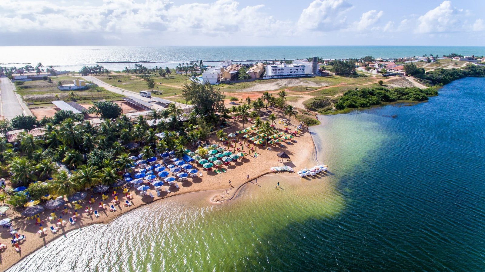 Praia Bonita Resort & Conventions fica próximo de diversas lagoas para curtir a Primavera