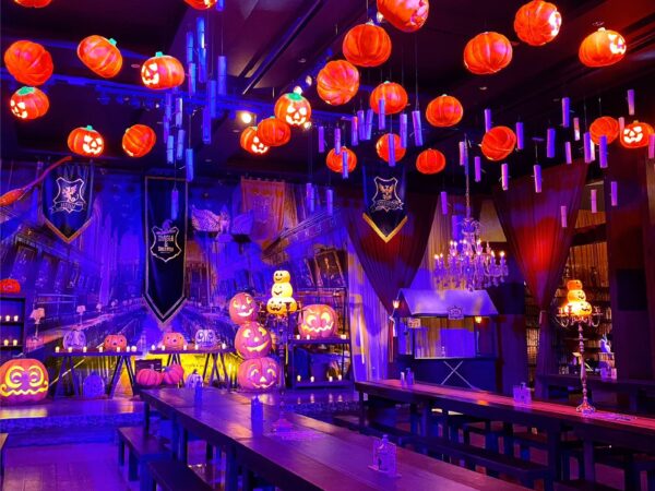 Restaurante Magia & Bruxaria tem evento de Halloween voltado para famílias e aficionados por personagens bruxos