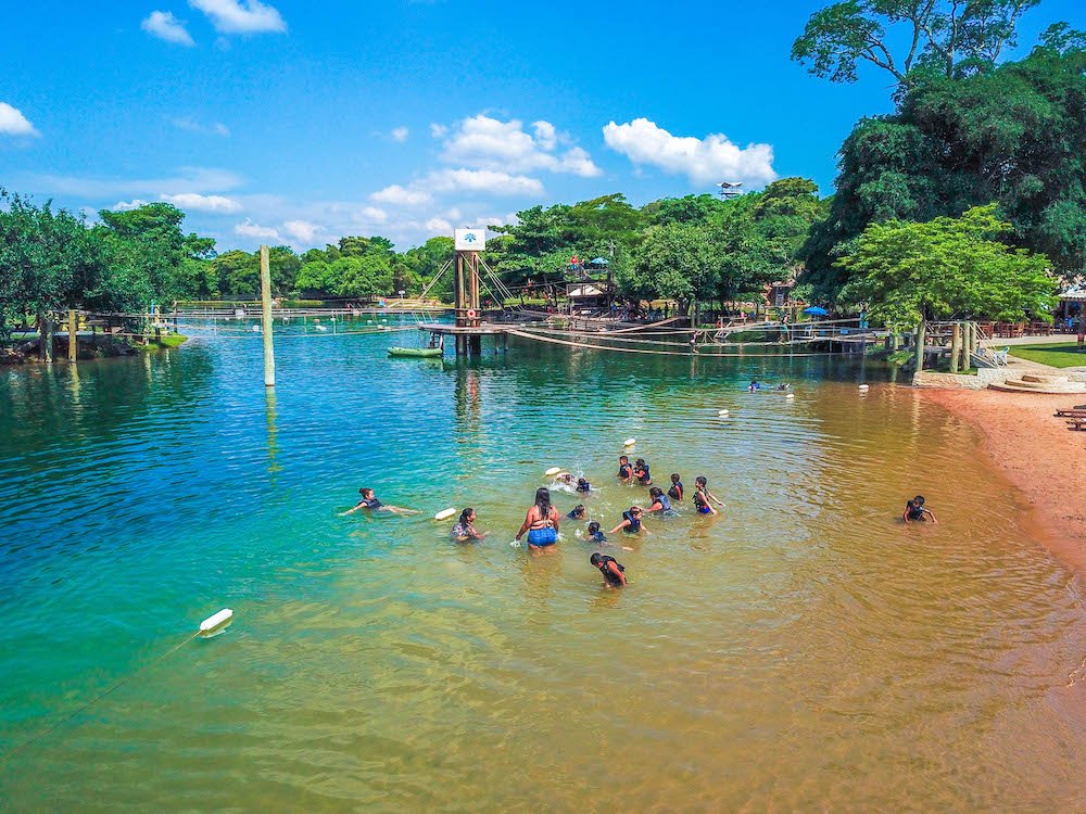 Verão em Bonito: motivos para visitar a Nascente Azul