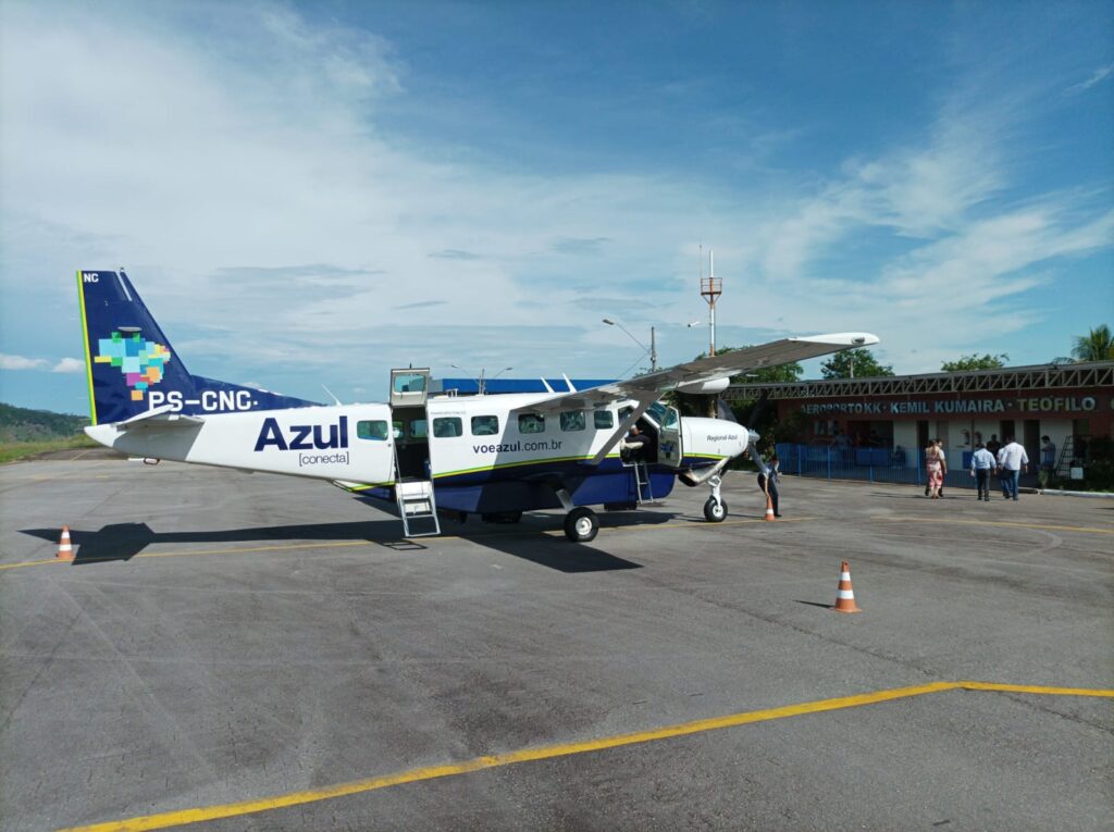 Aeronave da Azul em Teófilo Otoni. (Foto: Fabiano Orneles)