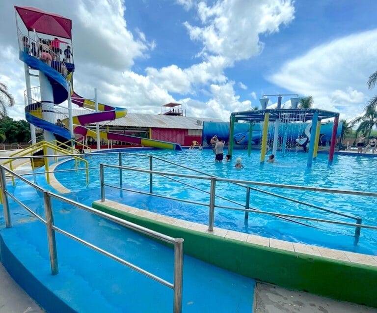 Parque aquático investe em inclusão e acessibilidade