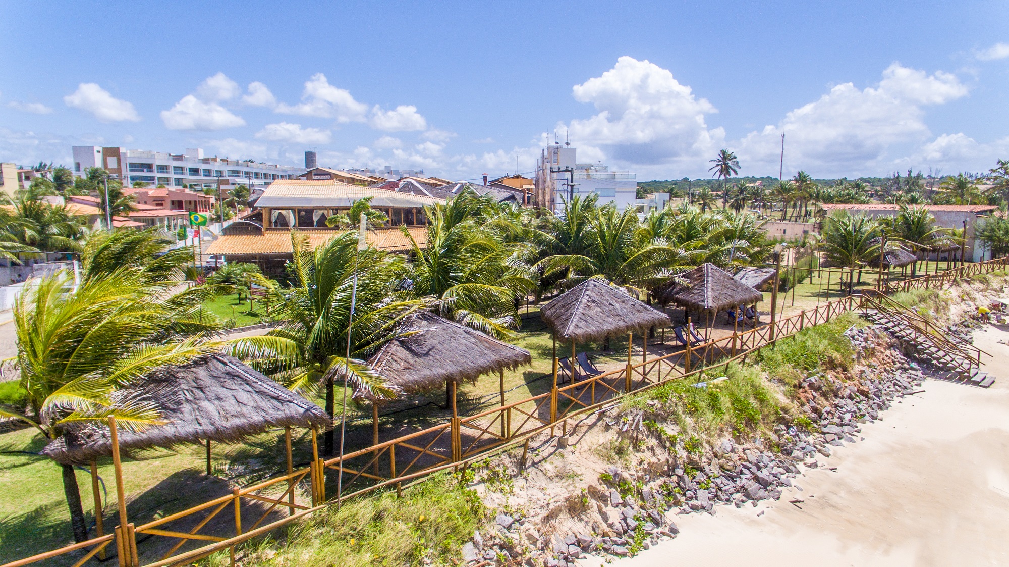 Aproveite o clima de romance à beira-mar no Praia Bonita Resort & Conventions