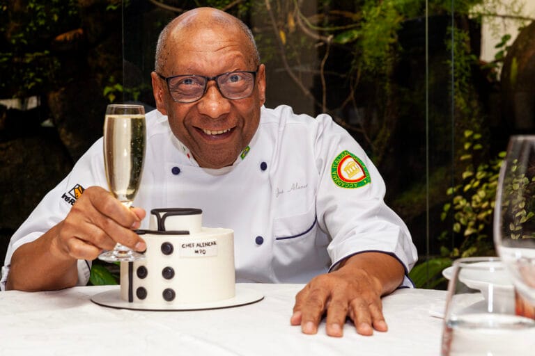 Santo Colomba comemora aniversário do Chef Alencar com um menu especial