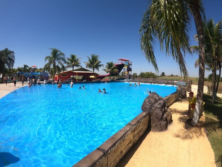 Castelo Park Aquático lança promoção no mês das mulheres