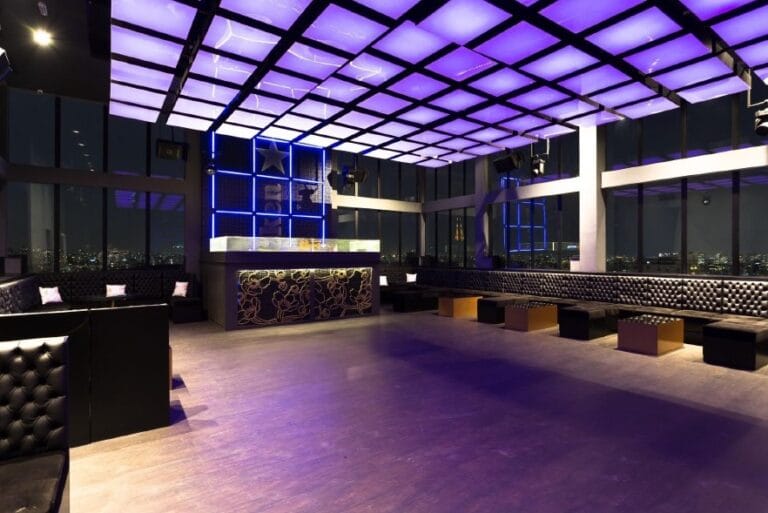 WZ Hotel Jardins aposta em rooftop para eventos