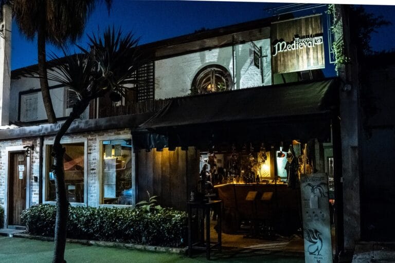 Taverna Medieval tem gastronomia e diversão na Vila Mariana (SP)