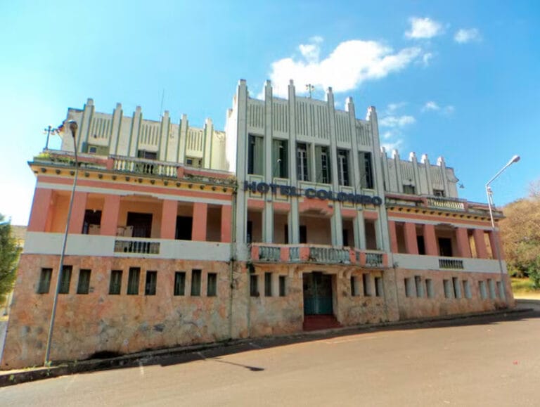 Hotel com fama de mal-assombrado será leiloado em Minas Gerais