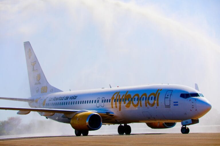 Flybondi terá voos para Lima e irá retomar a rota entre Buenos Aires e Assunção